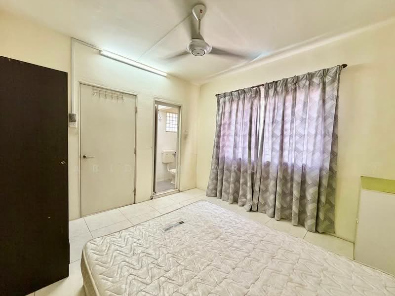 Apartment for Sale at Lakeview Apartments - Abid Sabarudin - Bedroom - PropertyGuru.com.my
