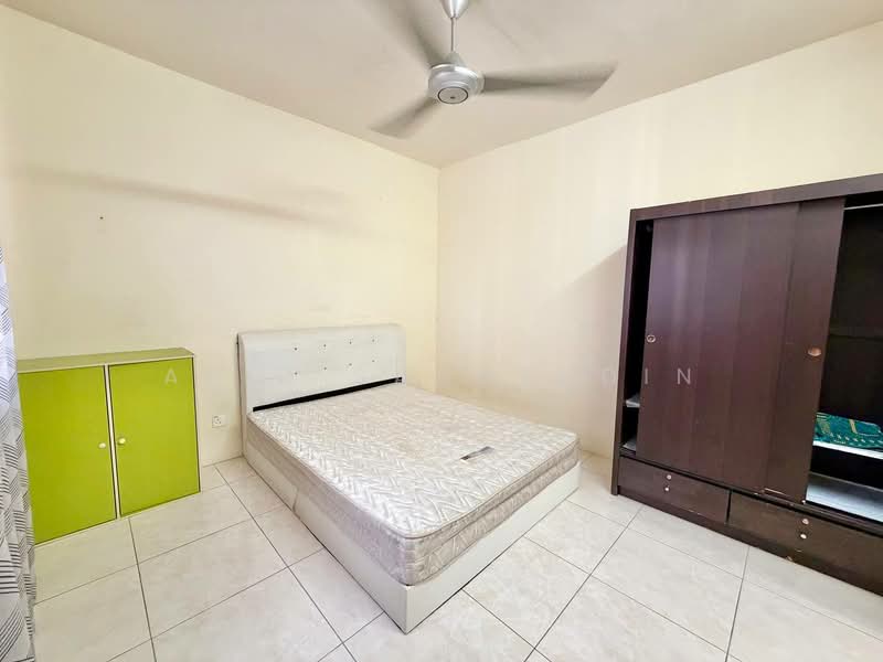 Apartment for Sale at Lakeview Apartments - Abid Sabarudin - Bedroom - PropertyGuru.com.my