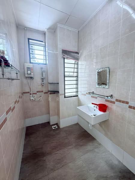 2-storey Terraced House for Sale in Taman Seri Austin (Tebrau) - Darren Ho - Bathroom - PropertyGuru.com.my