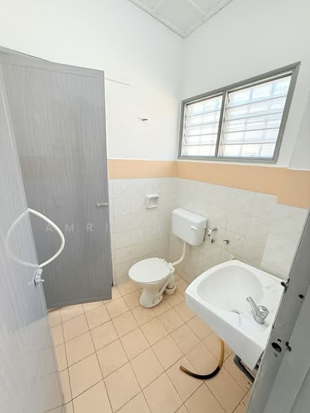 2-storey Terraced House for Sale in Puchong (Selangor) - Amril Najmin - Bathroom - PropertyGuru.com.my