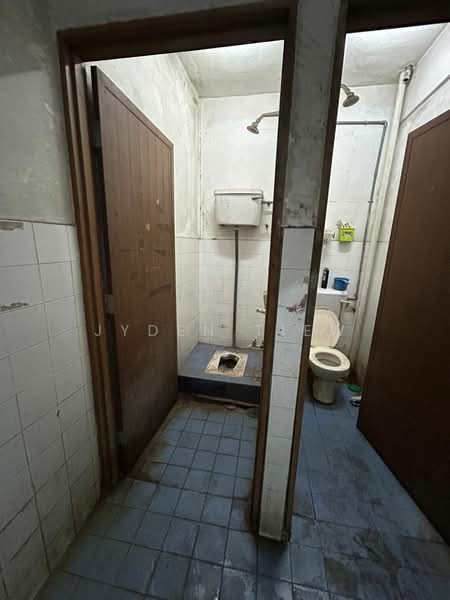 Terrace Factory for Sale in Bukit Kemuning (Shah Alam) - Jyden Tiew - Bathroom - PropertyGuru.com.my