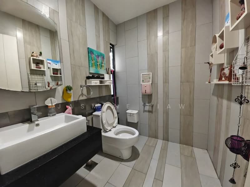 Semi-Detached House for Sale in Kuching (Sarawak) - Jasmine Tiaw - Bathroom - PropertyGuru.com.my