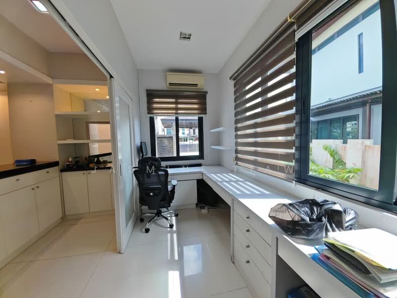 Semi-Detached House for Sale in Kuching (Sarawak) - Jasmine Tiaw - Study - PropertyGuru.com.my