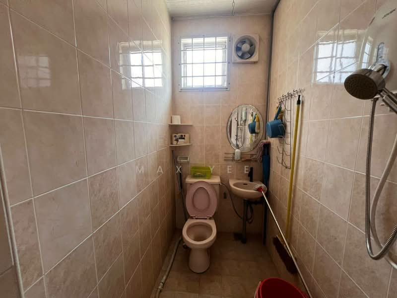 2-storey Terraced House for Rent in Taman Putri Kulai (Kulai) - Max Yee - Bathroom - PropertyGuru.com.my