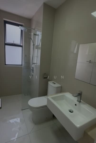 Servis Apartment untuk Disewa di South View - Yi Jun - Bathroom - PropertyGuru.com.my
