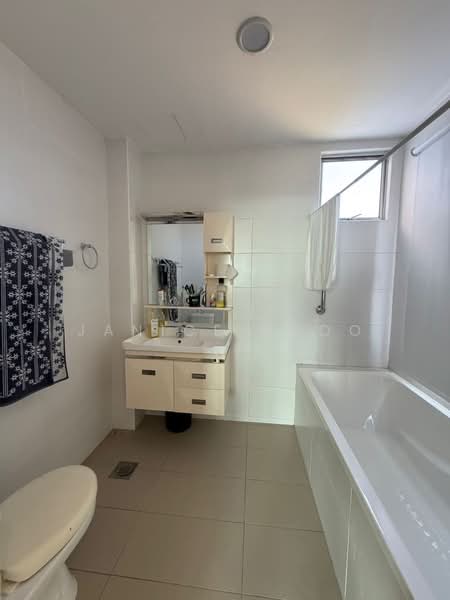 Pangsapuri untuk Dijual di Perling Apartment - Janice Khoo - Bathroom - PropertyGuru.com.my
