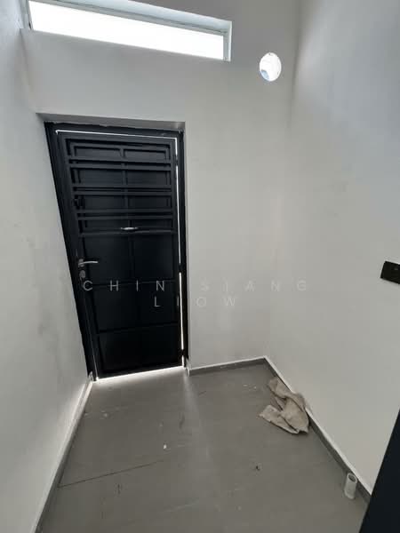 Rumah Teres 2 Tingkat untuk Disewa di Ayer Molek (Melaka) - Chin Siang Liow - Entrance - PropertyGuru.com.my
