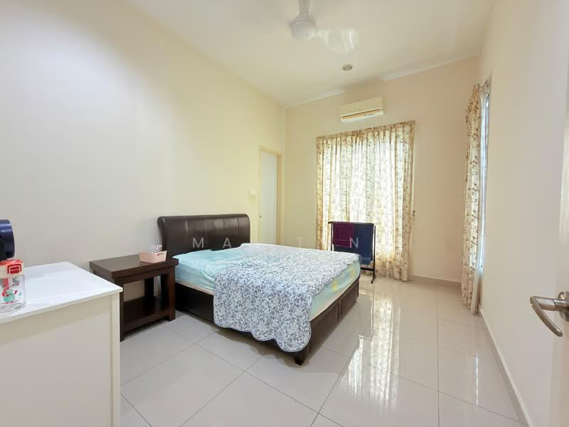 Semi-Detached House for Sale in Taman Kluang Indah (Kluang) - May Tan - Bedroom - PropertyGuru.com.my