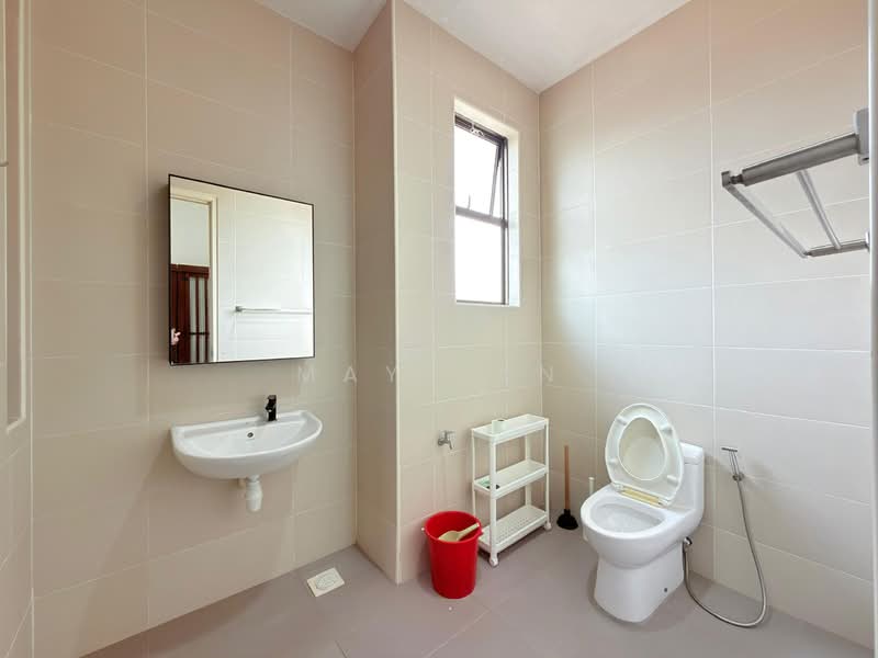 Semi-Detached House for Sale in Taman Kluang Indah (Kluang) - May Tan - Bathroom - PropertyGuru.com.my