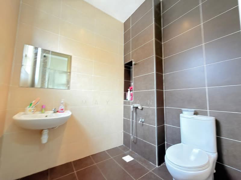 Semi-Detached House for Sale in Taman Kluang Indah (Kluang) - May Tan - Bathroom - PropertyGuru.com.my
