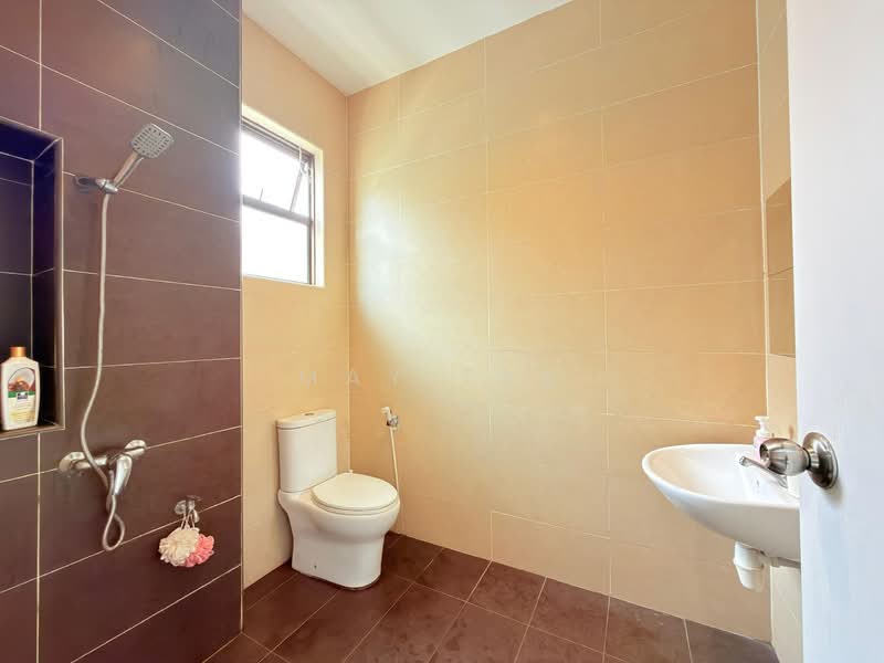 Semi-Detached House for Sale in Taman Kluang Indah (Kluang) - May Tan - Bathroom - PropertyGuru.com.my