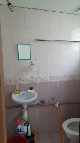 Pangsapuri untuk Dijual di Aliran Damai - Daphne Wong - Bathroom - PropertyGuru.com.my