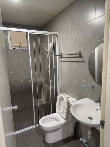 Servis Apartment untuk Disewa di Savanna Executive Suite @ Southville City - Bryan Yeoh - Bathroom - PropertyGuru.com.my