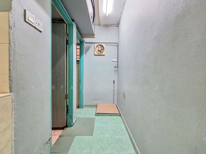 Flat for Sale at Bandar Bukit Tinggi 2 - Norfaizah Ahmad - Corridor - PropertyGuru.com.my