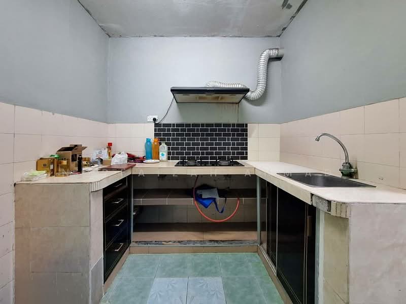 Flat for Sale at Bandar Bukit Tinggi 2 - Norfaizah Ahmad - Kitchen - PropertyGuru.com.my