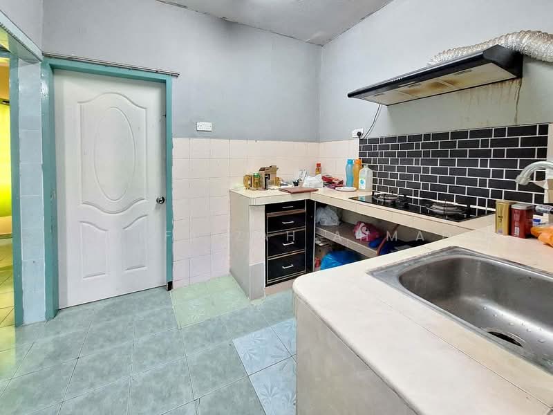 Flat for Sale at Bandar Bukit Tinggi 2 - Norfaizah Ahmad - Kitchen - PropertyGuru.com.my