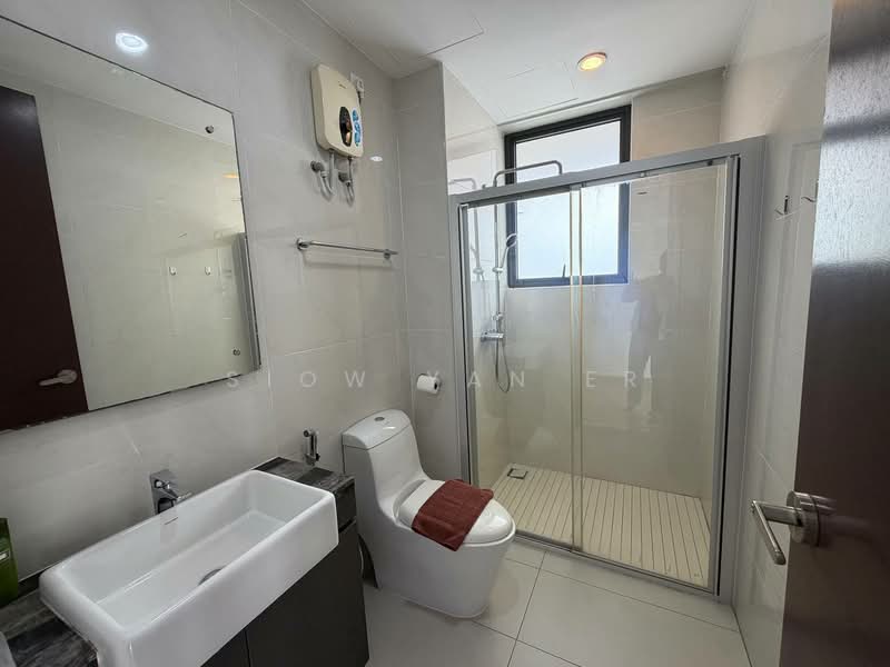 Kondominium untuk Dijual di Royal Strand @ Country Garden Danga Bay - Siow Yan Er - Bathroom - PropertyGuru.com.my