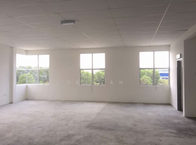 Factory for Rent in Taman Perindustrian Cemerlang (Ulu Tiram) - Sky Tan - Interior - PropertyGuru.com.my