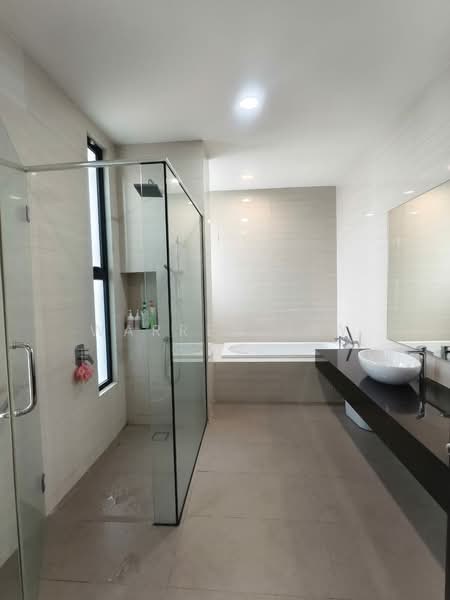 Bungalow for Sale in Straits View (Johor Bahru) - Warren Tay - Bathroom - PropertyGuru.com.my