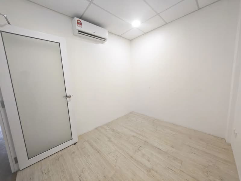 Shop / Office for Sale in Taman Mount Austin (Tebrau) - Shi Ting - Interior - PropertyGuru.com.my