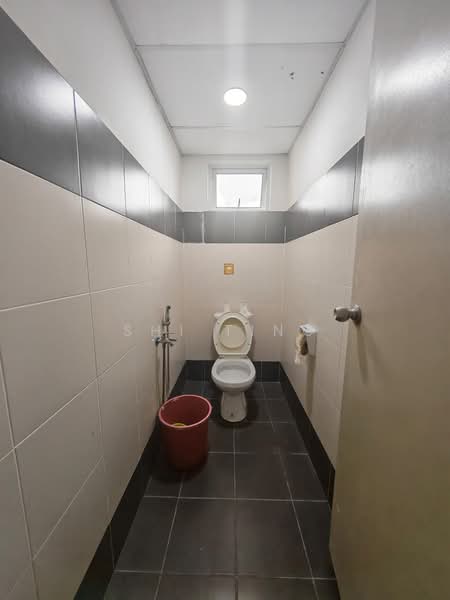 Shop / Office for Sale in Taman Mount Austin (Tebrau) - Shi Ting - Bathroom - PropertyGuru.com.my