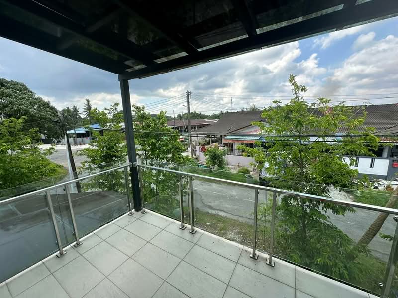 Semi-Detached House for Sale in Kuching (Sarawak) - Alvin Chua - Balcony - PropertyGuru.com.my