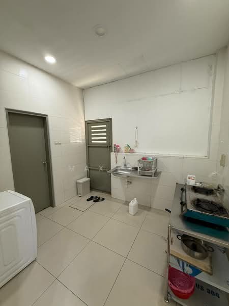 2-storey Terraced House for Sale in Bandar Putra (Kulai) - Max Yee - Kitchen - PropertyGuru.com.my
