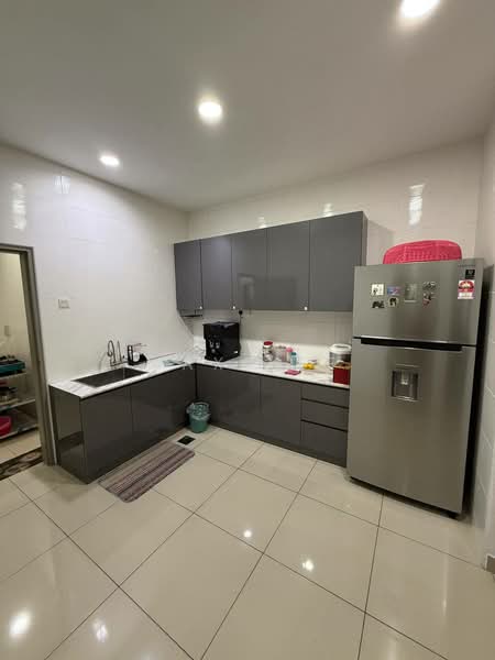 2-storey Terraced House for Sale in Bandar Putra (Kulai) - Max Yee - Kitchen - PropertyGuru.com.my