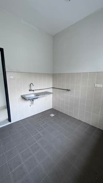 Townhouse for Sale in Taman Saujana Suria (Kajang) - Wan Nurani - Kitchen - PropertyGuru.com.my