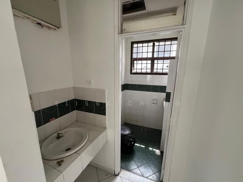 Bungalow for Sale in Taman Bukit Rinting (Masai) - Elissa Chong - Bathroom - PropertyGuru.com.my