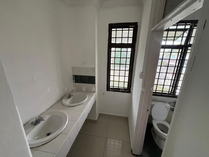 Bungalow for Sale in Taman Bukit Rinting (Masai) - Elissa Chong - Bathroom - PropertyGuru.com.my