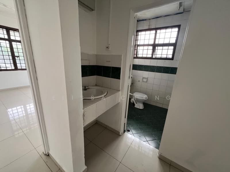 Bungalow for Sale in Taman Bukit Rinting (Masai) - Elissa Chong - Bathroom - PropertyGuru.com.my