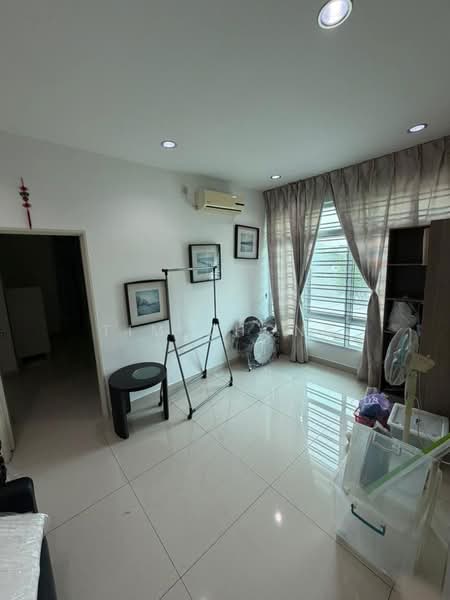 Cluster House for Sale in Taman Kempas Indah (Tebrau) - Tim Chong - Living Room - PropertyGuru.com.my