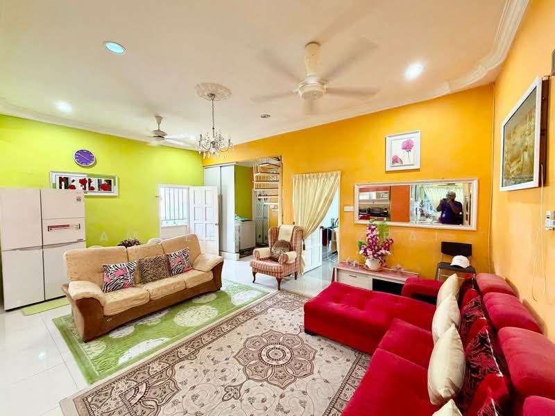Bungalow for Sale in Taman Tuanku Jaafar (Sungai Gadut) - Ammeer Nadzrai - Living Room - PropertyGuru.com.my