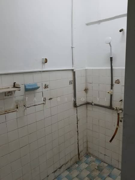 2-storey Terraced House for Sale in Taman Johor Jaya (Johor Bahru) - Tan Bing Yi - Bathroom - PropertyGuru.com.my
