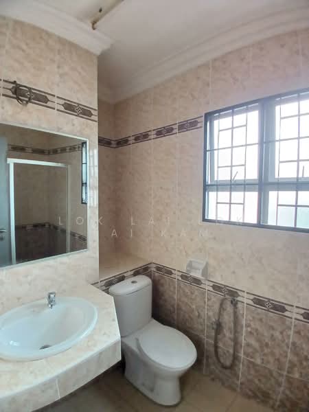 2-storey Terraced House for Rent in Bandar Putra Height (Subang Jaya) - Lok Lai Lok Lai Kam - Bathroom - PropertyGuru.com.my