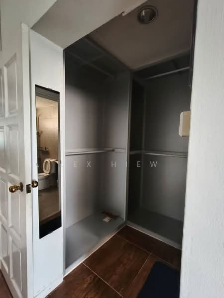 Kondominium untuk Dijual di Country Tower Condominium - Lex Hiew - PropertyGuru.com.my