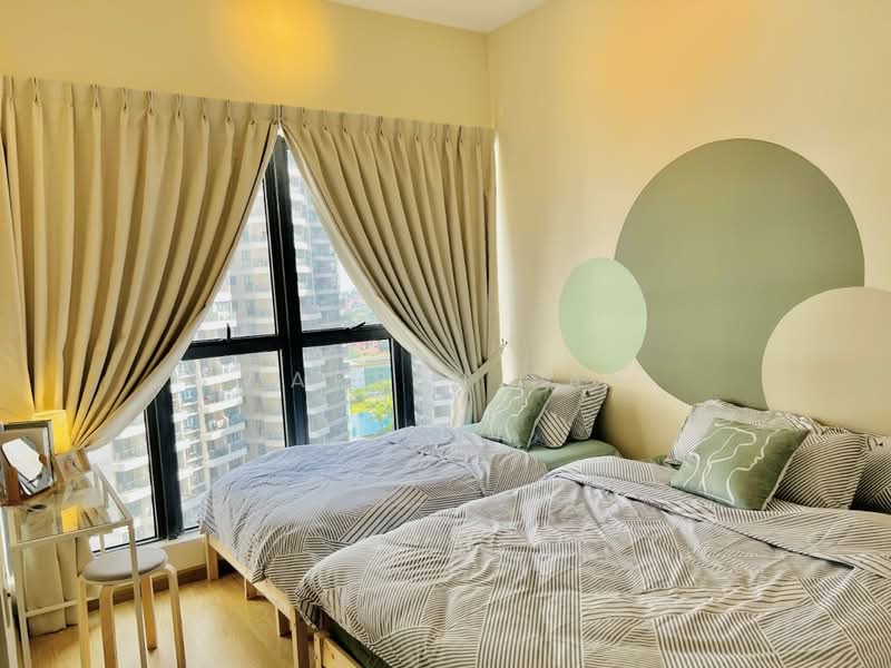 Condominium for Sale at Lovell @ Country Garden Danga Bay - Warren Tay - Bedroom - PropertyGuru.com.my