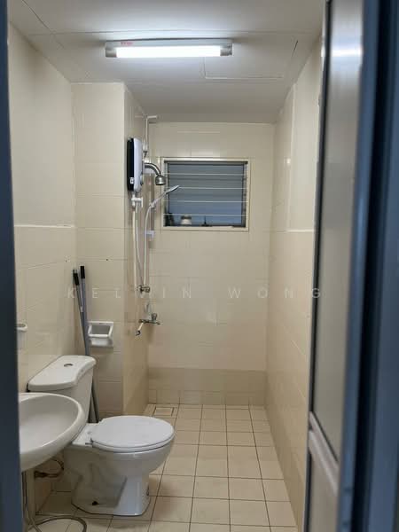 Kondominium untuk Disewa di Perdana View - Kelvin Wong - Bathroom - PropertyGuru.com.my