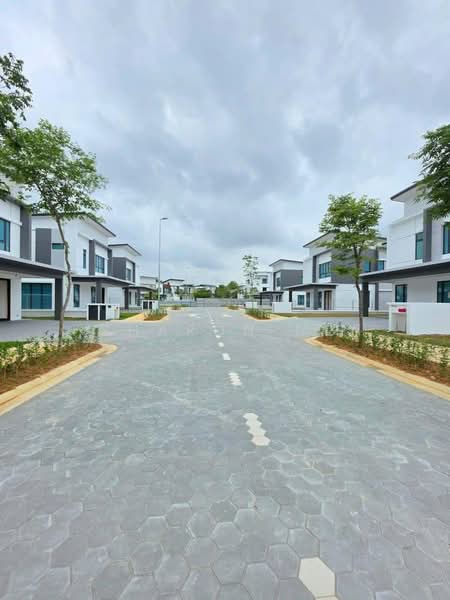 Rumah Banglo untuk Dijual di Taman Molek (Johor Bahru) - Sharon Ng - Exterior - PropertyGuru.com.my