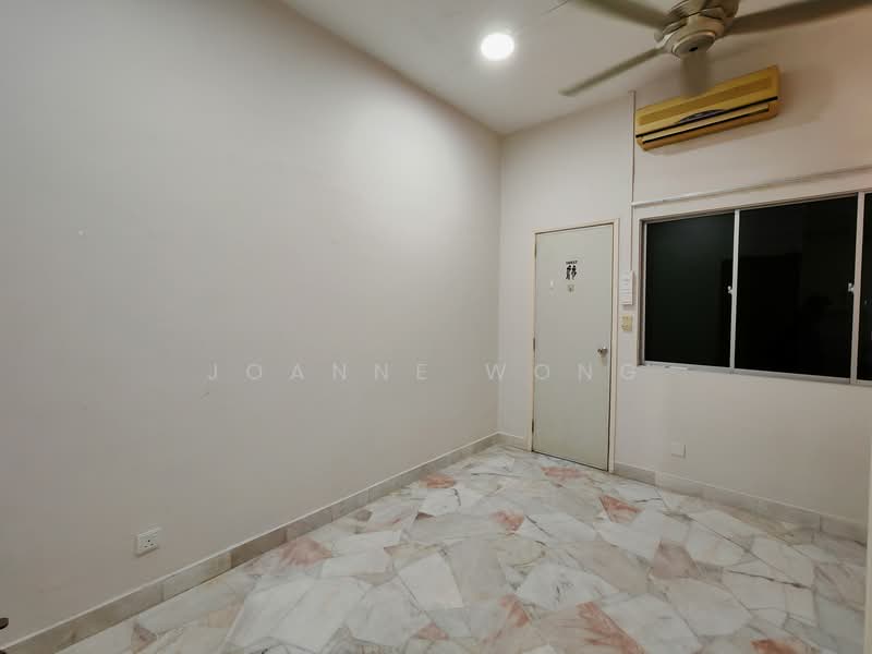 2-storey Terraced House for Rent in Jalan Klang Lama (Old Klang Road) (Kuala Lumpur) - Joanne Wong - Downstairs bedroom - PropertyGuru.com.my