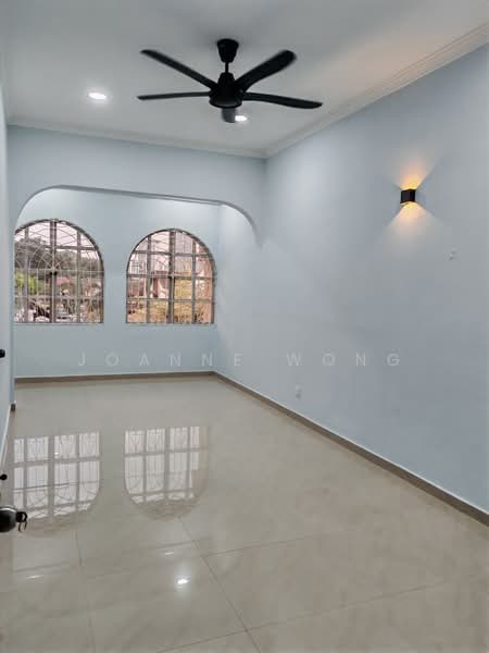 2-storey Terraced House for Rent in Jalan Klang Lama (Old Klang Road) (Kuala Lumpur) - Joanne Wong - Upstairs room 1 - PropertyGuru.com.my