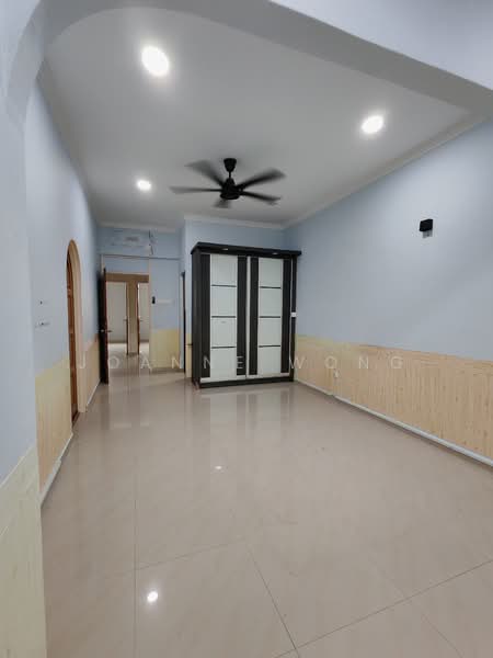 2-storey Terraced House for Rent in Jalan Klang Lama (Old Klang Road) (Kuala Lumpur) - Joanne Wong - Upstairs room 2 - PropertyGuru.com.my