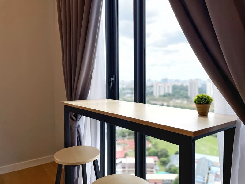 Servis Apartment untuk Disewa di The Sentral Suites - Alice Lim - Bar Stool and Table - PropertyGuru.com.my