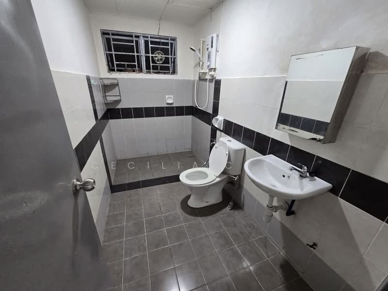 Servis Apartment untuk Disewa di Koi Kinrara - Cecilia Chee - Bathroom - PropertyGuru.com.my