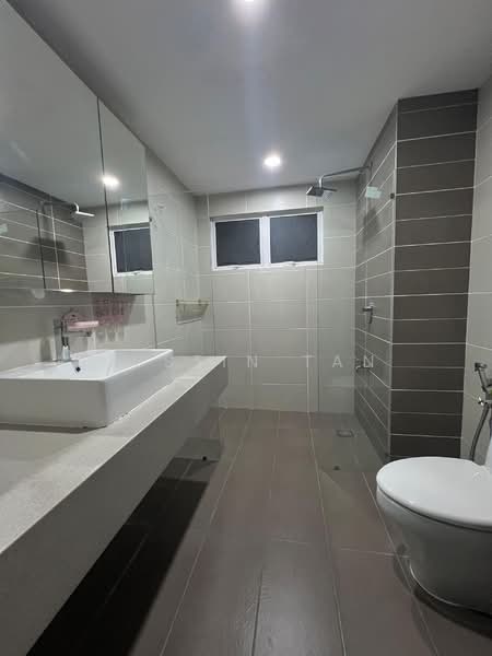 Condominium for Rent at Paraiso Residence @ The Earth - Justin Tan - Bathroom - PropertyGuru.com.my