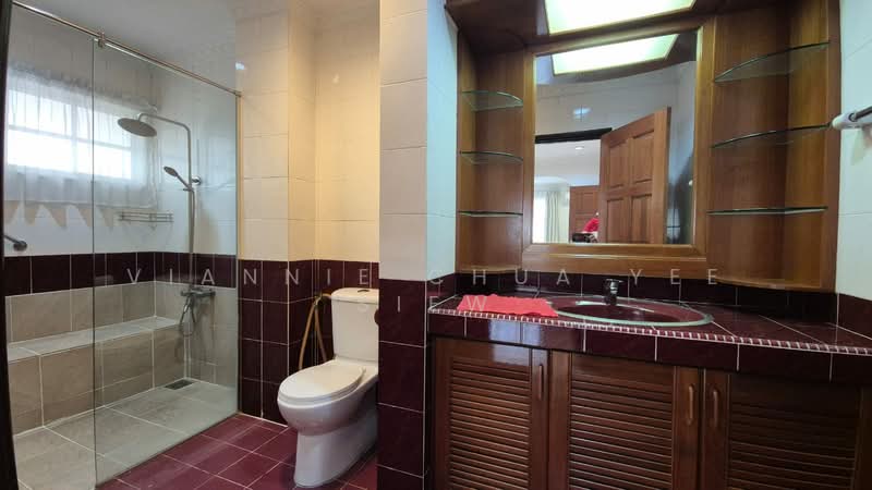 Rumah Berkembar untuk Dijual di Subang (Selangor) - Viannie Chua Yee Siew - Bathroom - PropertyGuru.com.my