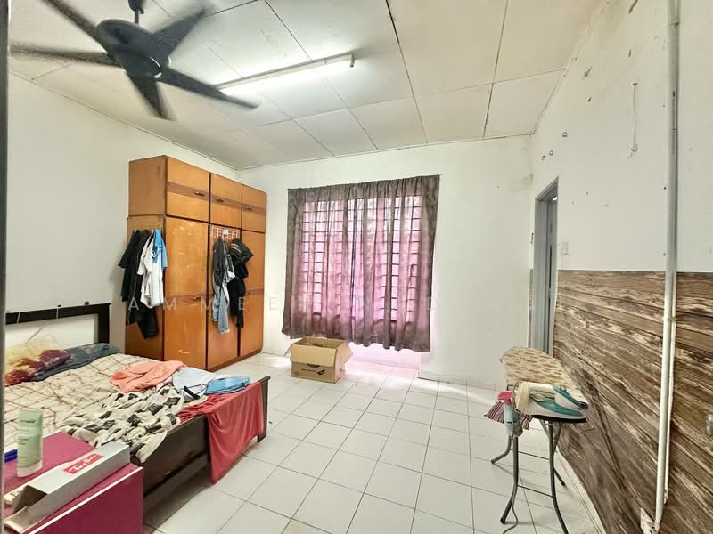 Rumah Teres 2 Tingkat untuk Dijual di Bandar Bukit Mahkota (Bangi) - Ammeer Nadzrai - Bedroom - PropertyGuru.com.my