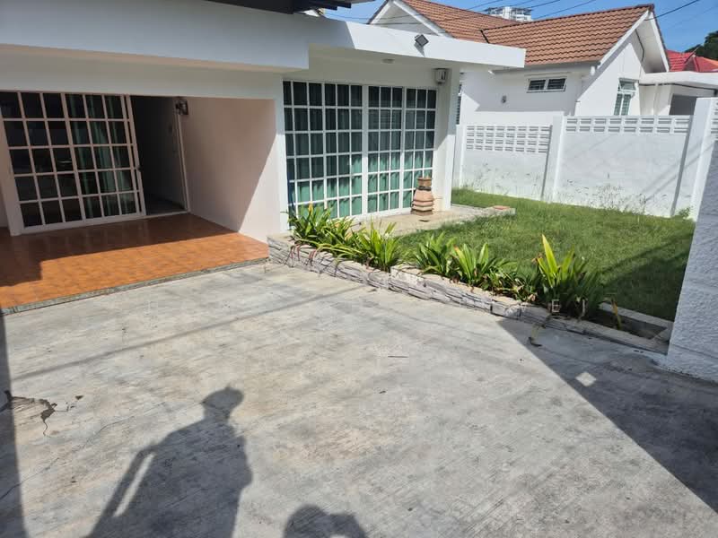 Semi-Detached House for Rent in Tanjung Bungah (Penang) - Chong Chooi Wei - Exterior - PropertyGuru.com.my