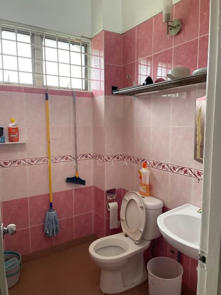 Terraced House for Sale in Taman Mayang (Petaling Jaya) - Felicia Ng - Bathroom - PropertyGuru.com.my